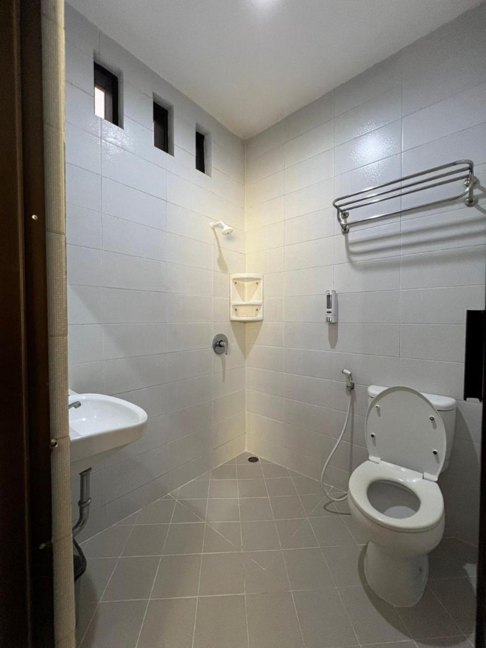 Hotel Century Пангандаран Екстериор снимка